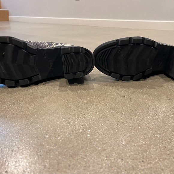 Marc Fisher Lanie Faux Leather Snakeskin Combat Boots Size 8 - Picture 7 of 10